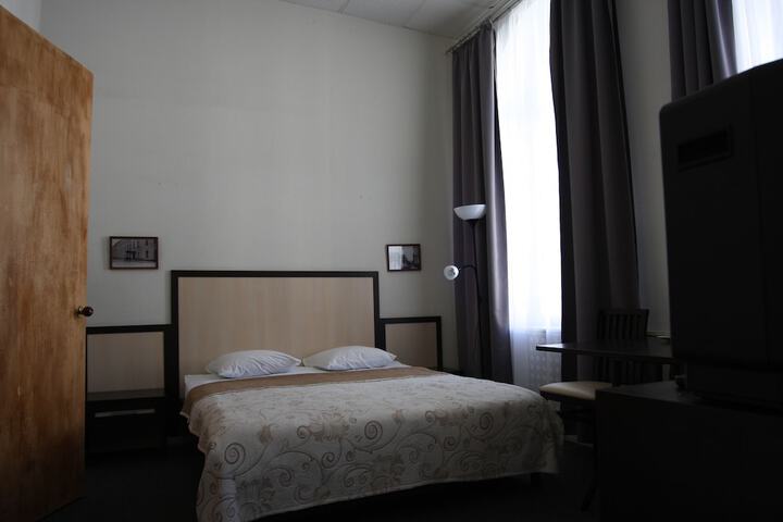 Room 28 of 87