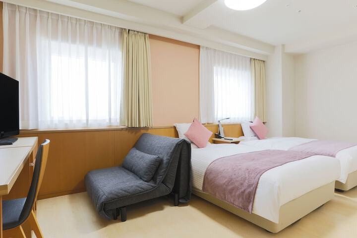 Room 12 of 83