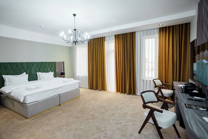 Astoria Plaza Hotel