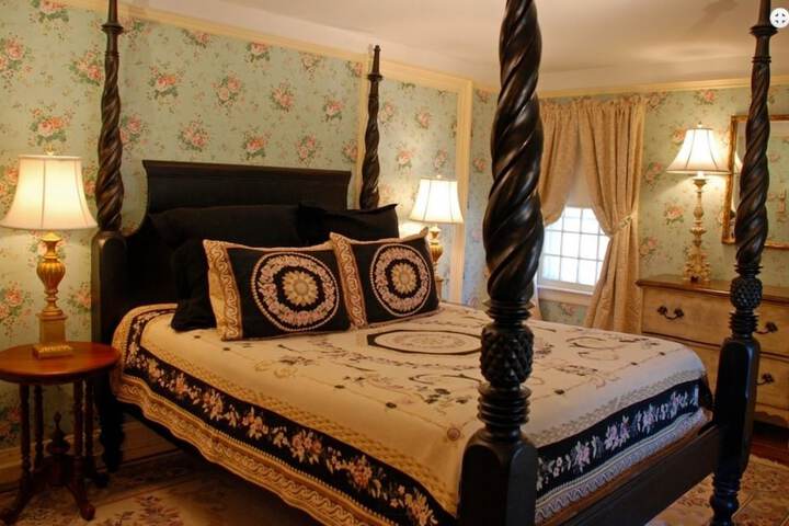 Room 3 of 74
