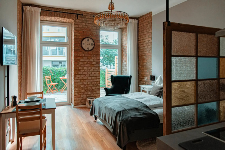 Room 5 of 10