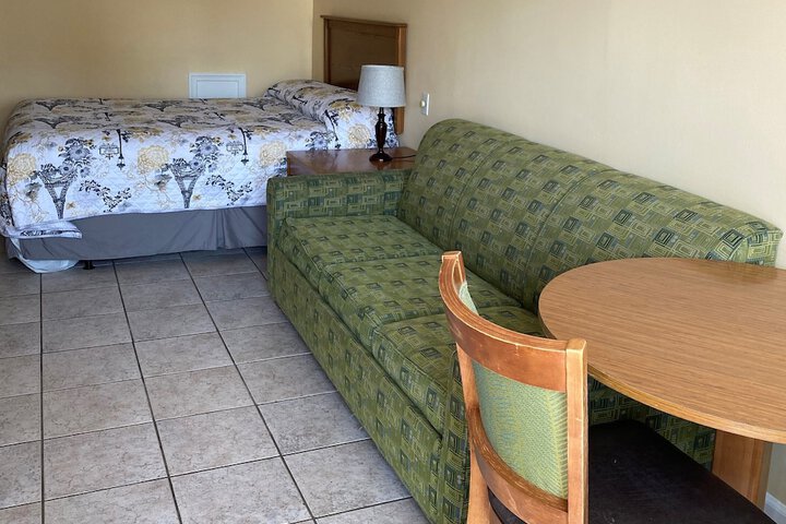 Room 10 of 34