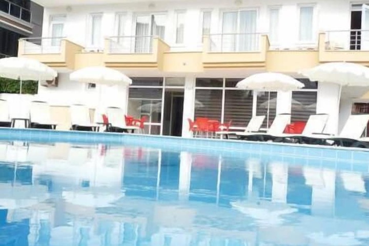 Hotel Pool