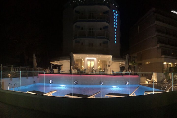 Hotel with Pool