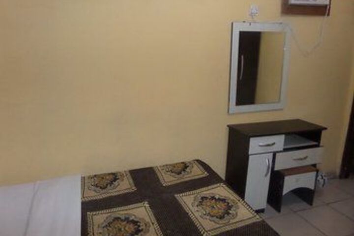Room 8 of 13