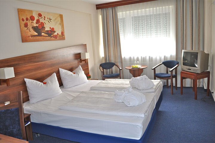 Room 9 of 35