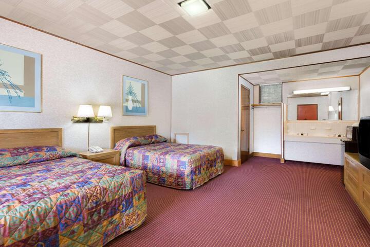 2 Double Beds (6 of 7)