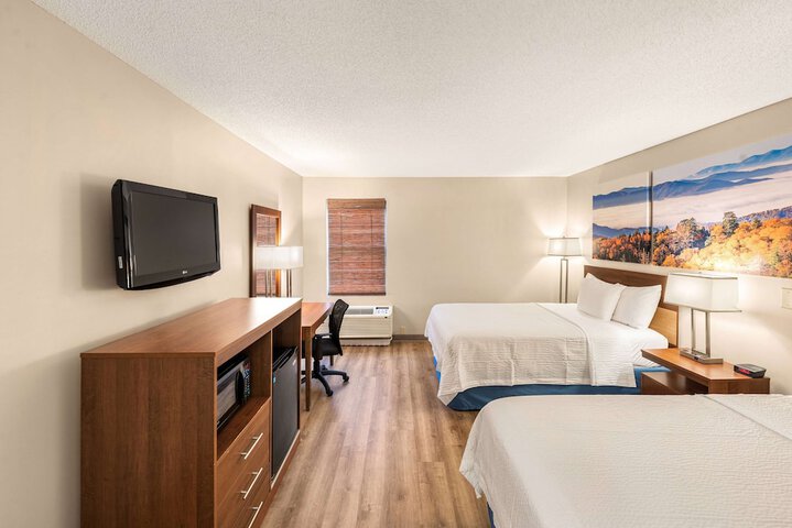 Standard Room, King or Two Doubles (4 of 7)