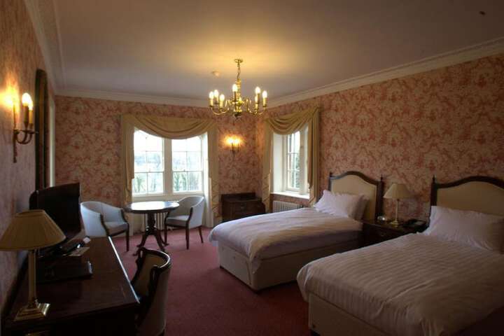 Room 25 of 77