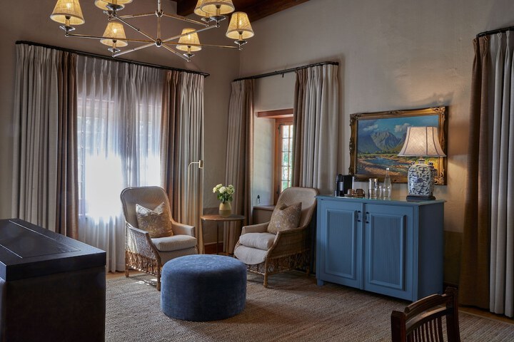 Room 2 of 77