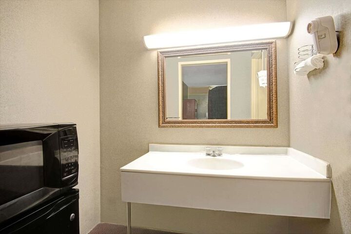 Room 5 of 33