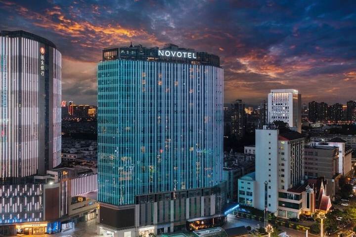 Exterior of Novotel Living Yunnan Dianchi Times