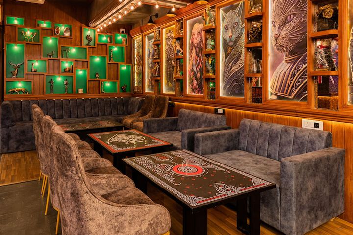 Lounge 51 of 62