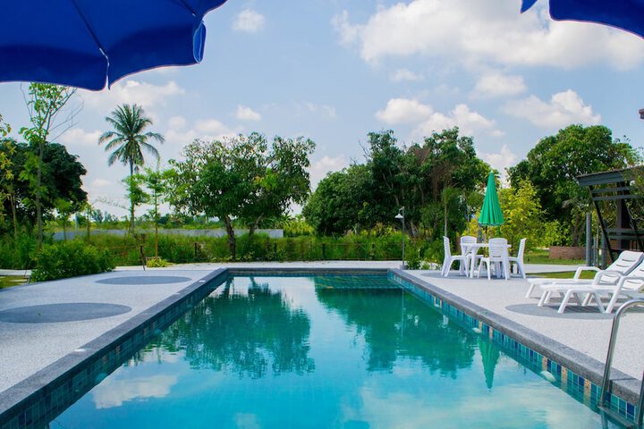 Pool 25 of 64