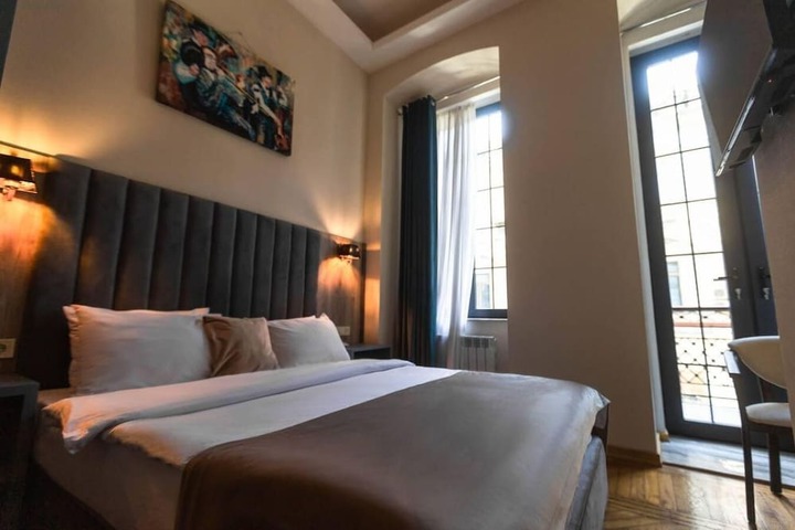 Room 9 of 21