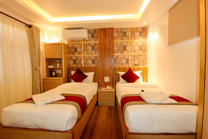 Room 12 of 66