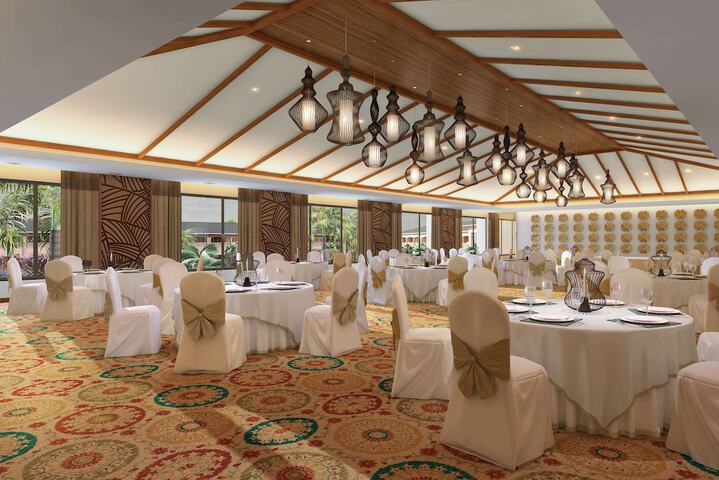 Ballroom/Hall 49 of 68