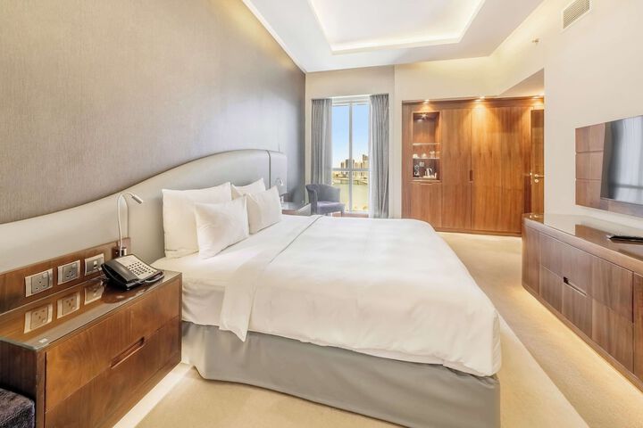 Room 44 of 277