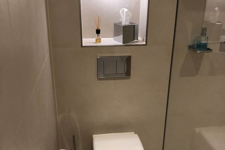 Room 48 of 62
