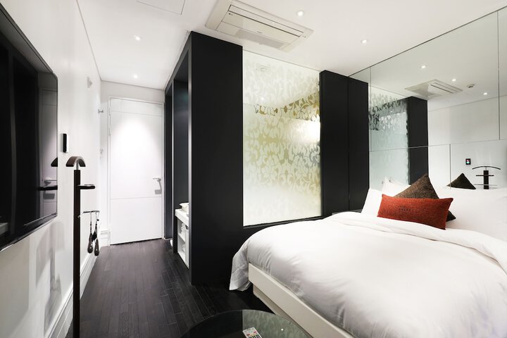 Room 10 of 51