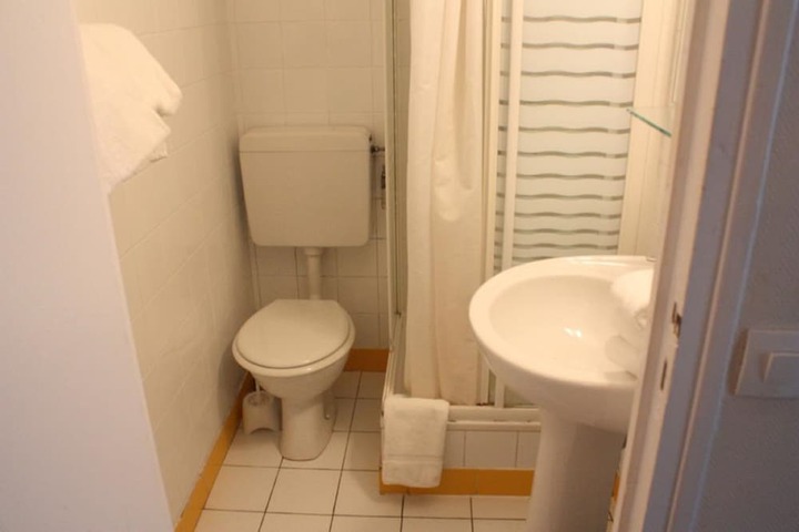 Room 44 of 65