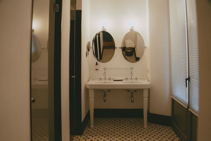 Room 36 of 54