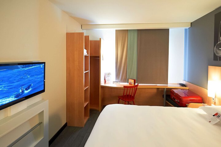 Room 9 of 60