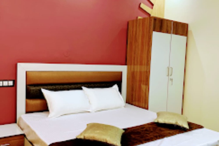Room 6 of 18