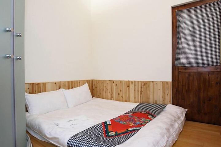 Room 12 of 15