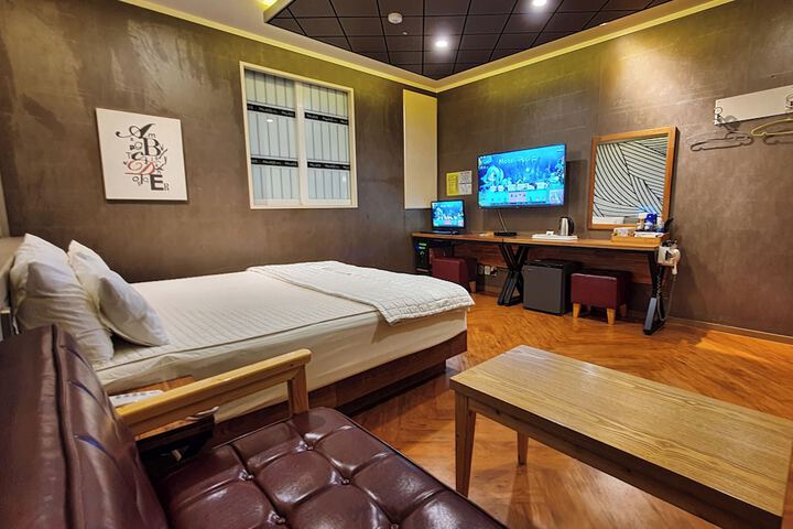 Room 7 of 45