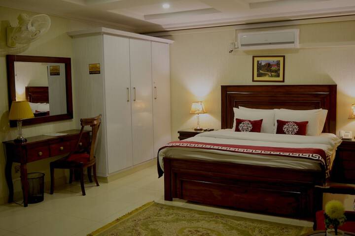 Room 27 of 83
