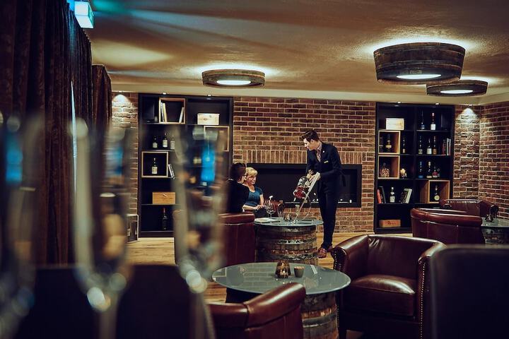 Lounge 40 of 47