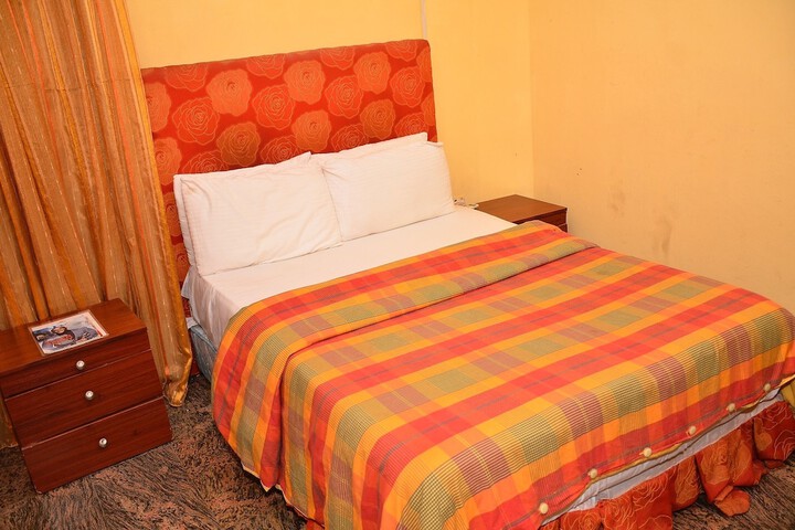 Room 4 of 94
