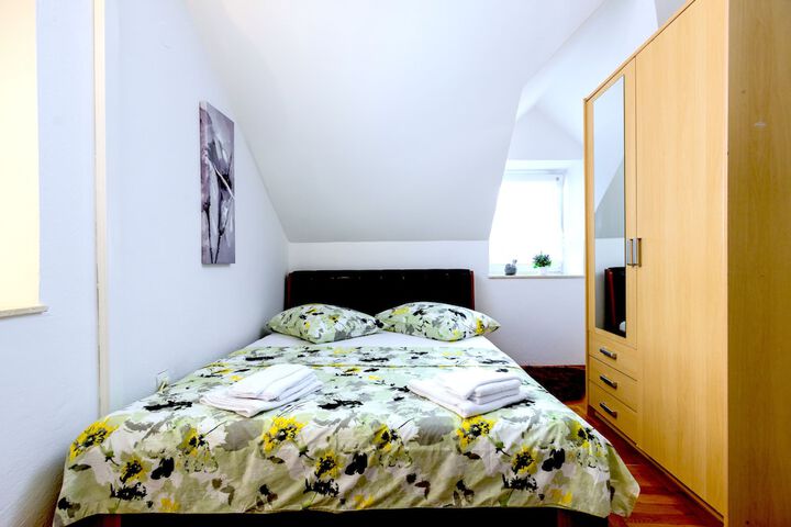 Room 5 of 180