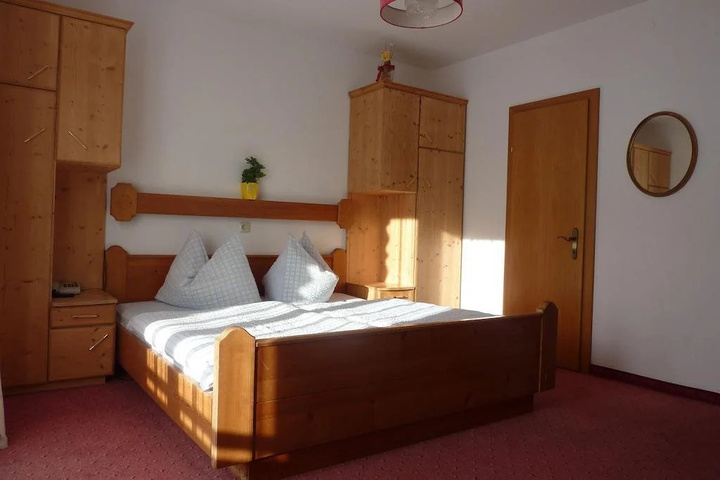 Room 3 of 8