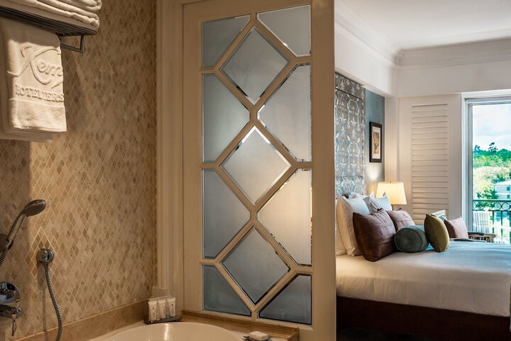 Room 13 of 208