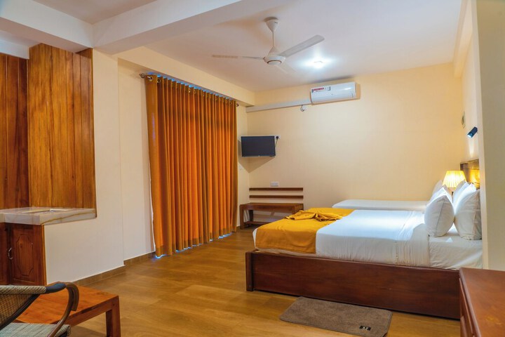 Room 32 of 74