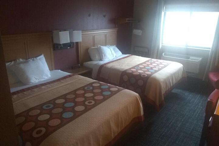 1 Queen Bed (17 of 26)