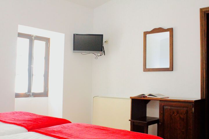 Room 6 of 34