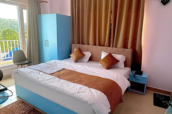 Room 4 of 27