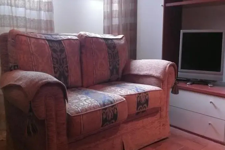 Room 4 of 9