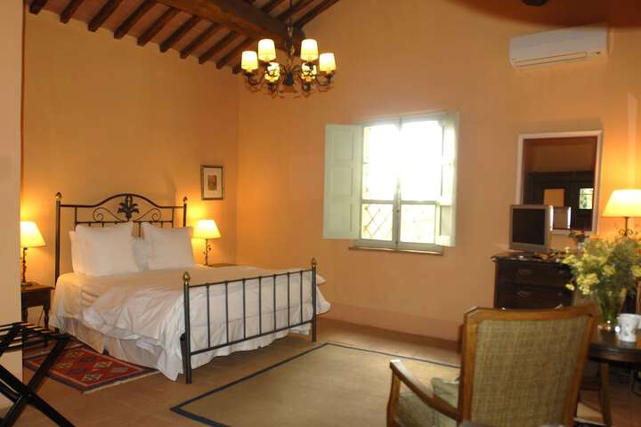 Room 4 of 225