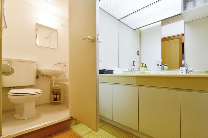 Room 8 of 30