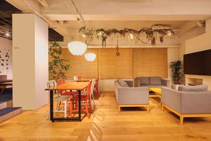 Lounge 106 of 131