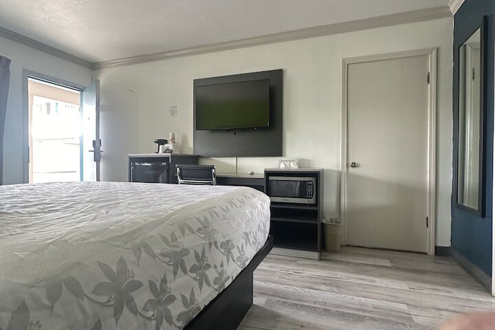 Room 7 of 34