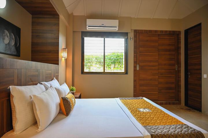 Room 10 of 48