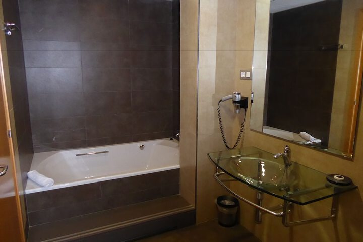 Room 21 of 27