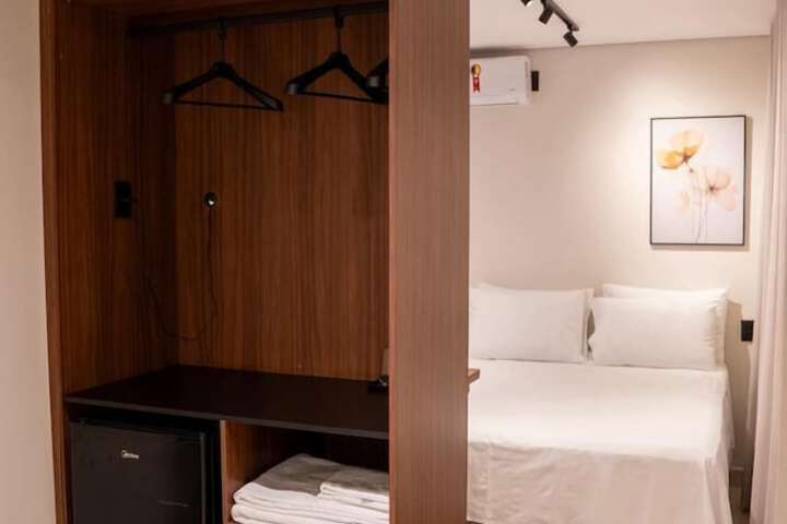 Room 2 of 37