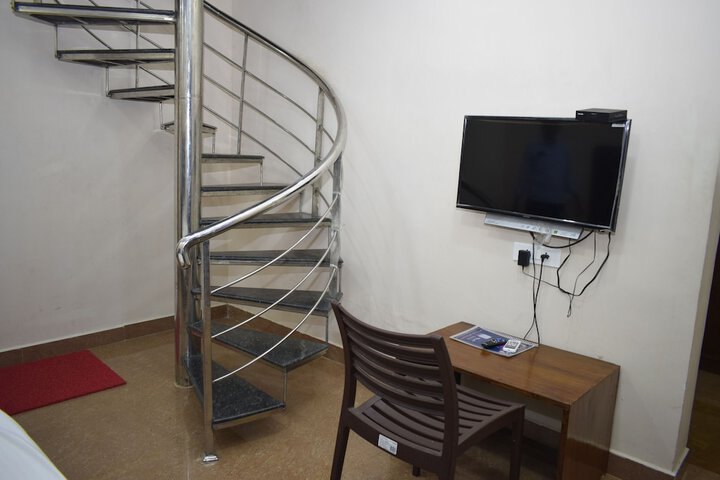 Room 13 of 33