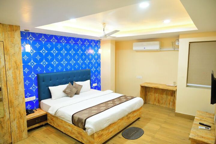 Room 12 of 22